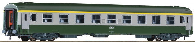 Passenger car 1st class<br /><a href='images/pictures/Roco/230053.jpg' target='_blank'>Full size image</a>